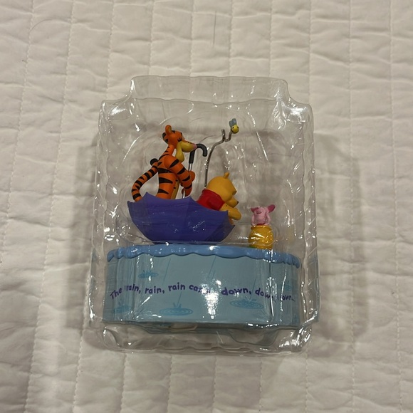 Hallmark 2017 Pooh A Blustery Day Magic Ornament - Picture 6 of 9